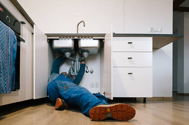 Professional Leak Detection technician working in Huddy, KY